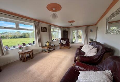 Middle Meanygate, PR4