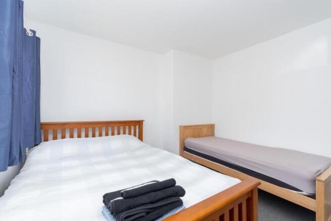 Laburnum Road 04643.jpg