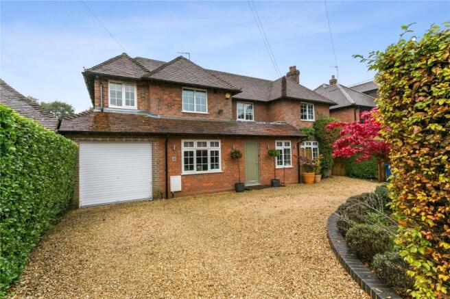 4 bedroom detached house for sale in Longfield Drive, Amersham ...