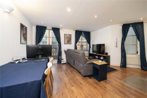 The Circle, Queen Elizabeth Street, London, SE1