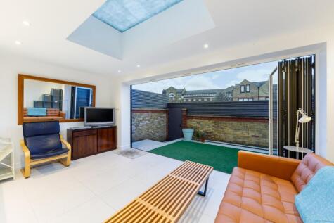 Torrington Place, London, E1W