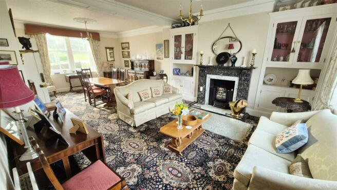 SITTING ROOM & DINING AREA