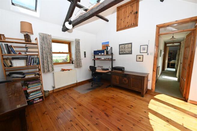 LOUNGE/OFFICE