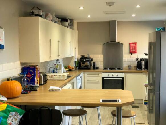 Kitchen & Dining