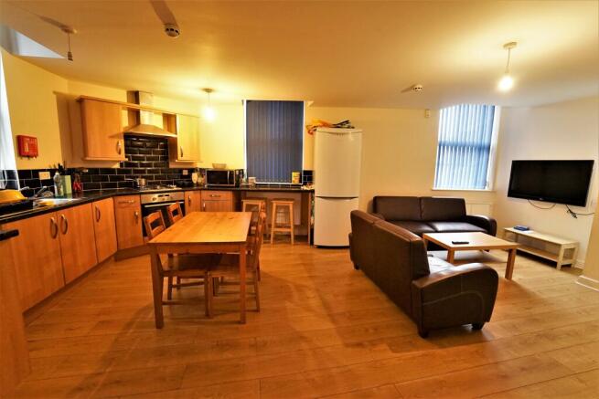Kitchen & Dining