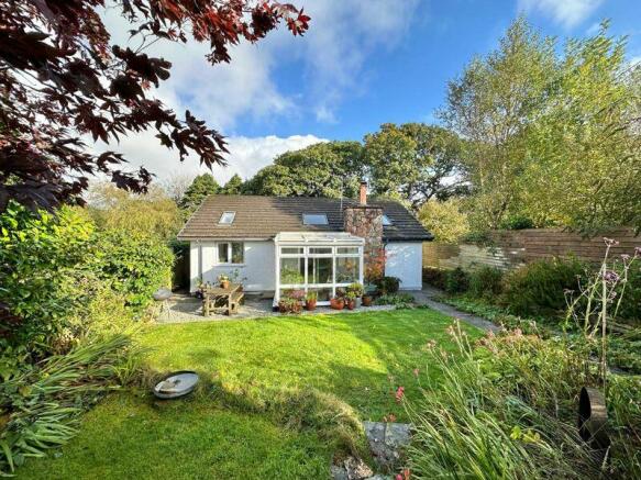 DETACHED BUNGALOW WITH GARDEN