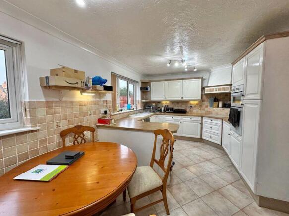 Open plan kitchen/breakfast room