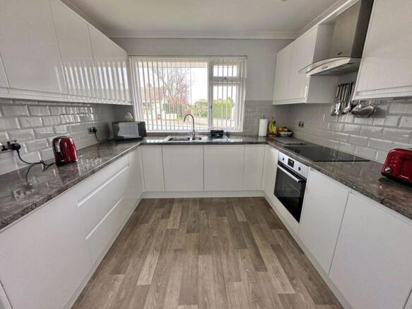 Kitchen with integrated appliances