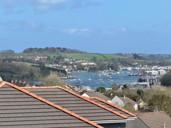 Far reaching river views (zoom lens)