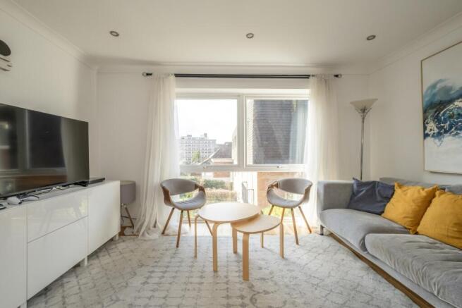 8-Balmoral-Close-...