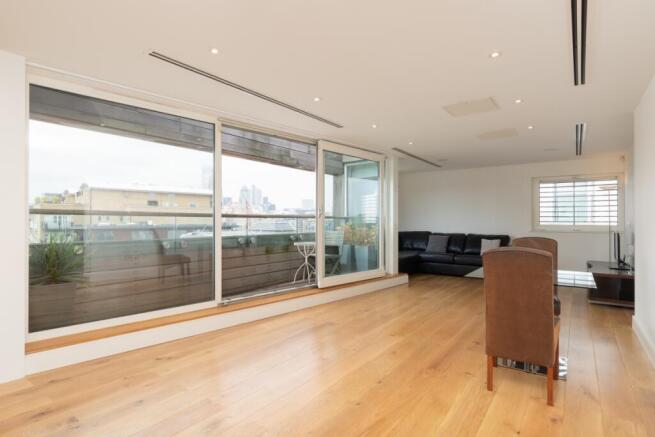 Axis Court 33 - din2