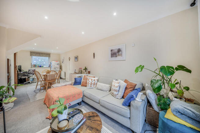 1398085-22-6968d5...