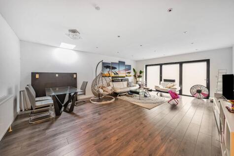 Mahlon Avenue, Ruislip, HA4