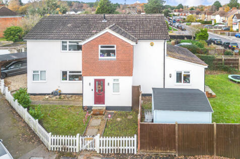 Catena Rise, Lightwater, Surrey, GU18