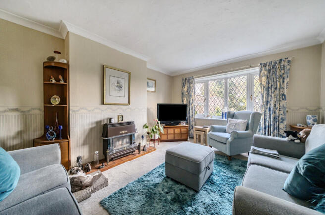 1371287-9-68f8ccd...