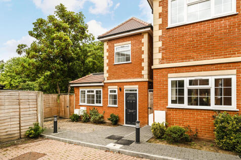 Maxwelton Close (A), London, NW7