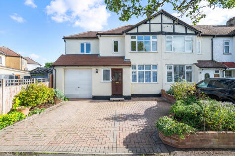 Maltby Road, Chessington, KT9