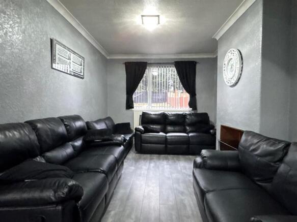 Lounge 3.jpg