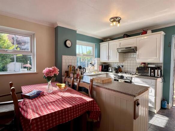 Kitchen 1.jpg