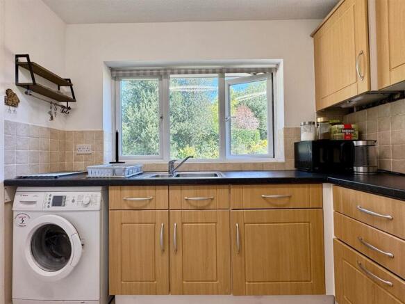Kitchen 2.jpg