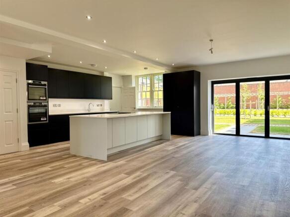 Kitchen (2).jpg