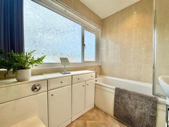 Bathroom (1).jpg