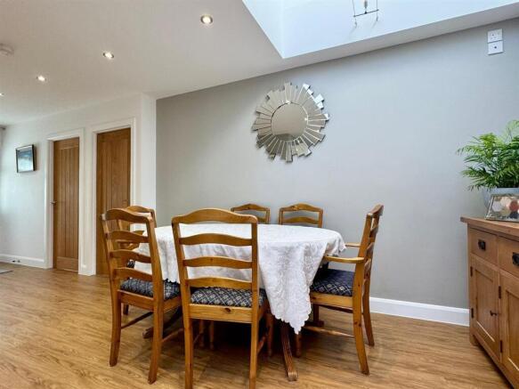 Dining area (1).jpg