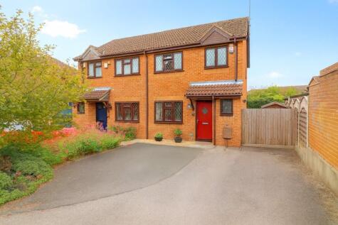 Dexter Close, Barton Hills, Luton, LU3 4DY