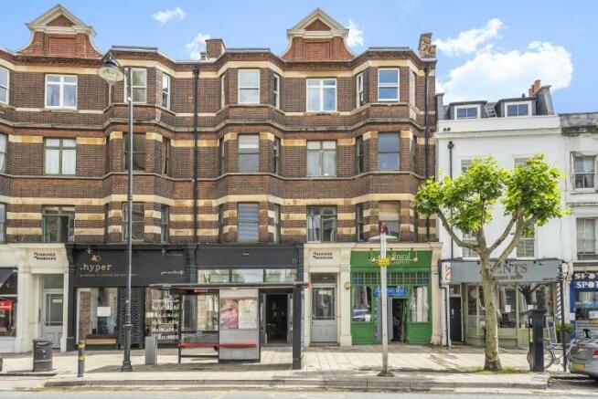 3 bedroom flat to rent in St. John's Hill London SW11, SW11