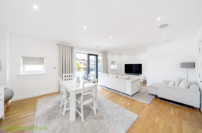 1a82def0-0e15-485...