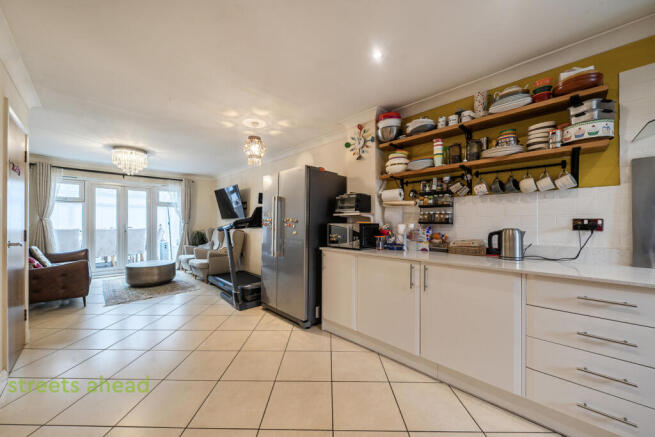 c31a8d14-96eb-4eb...