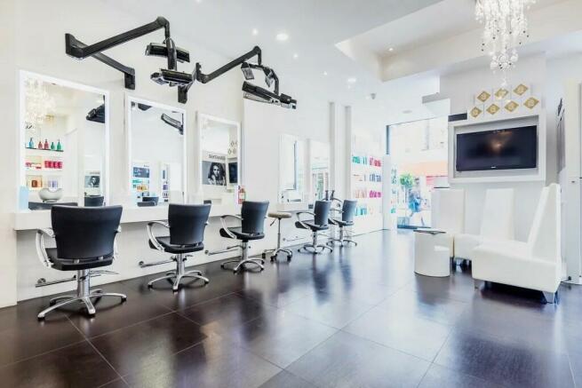 Hairdressers or barber shop for rent in Green Lanes, London, N13