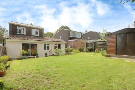 Lark Rise, Hatfield, AL10