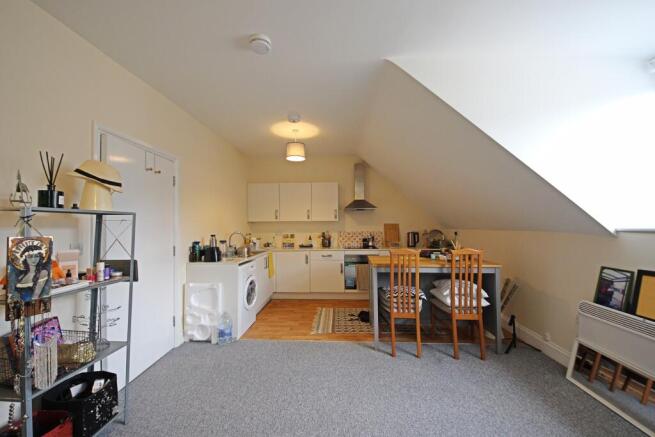 Kitchen / Lounge