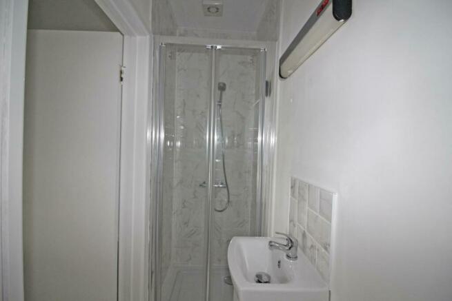 Room 4 Shower.jpg