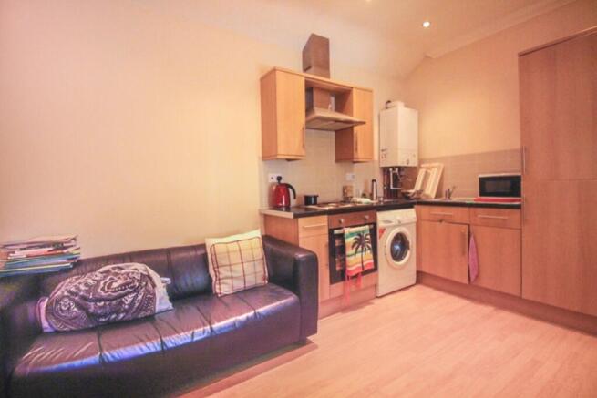 2 Llantwit Street Flat 3 June 18 (1) 150