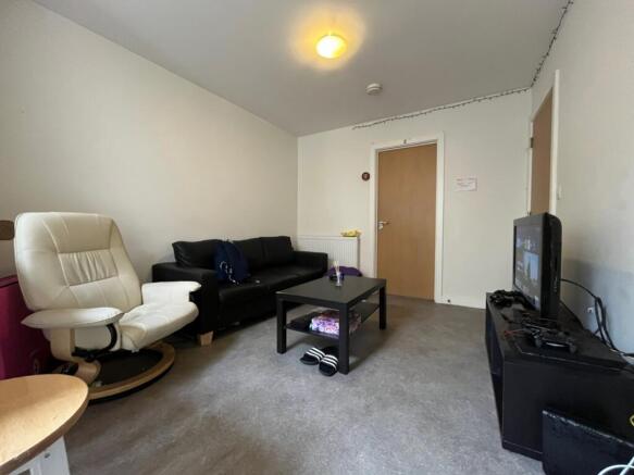 Lrg_f14c85f7-0b49-427f-83e3-cc9e06e7770d