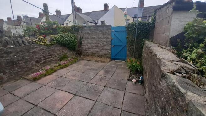 No 19 80 Dogf - Rear Garden