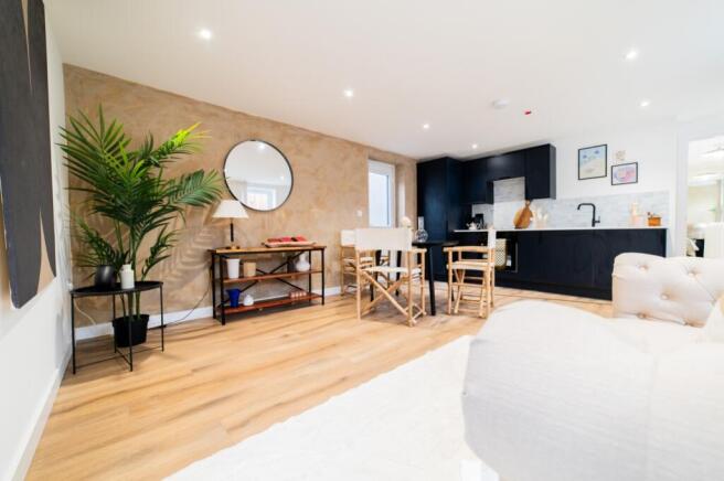 Lrg_Award-winning Media team on EVERY Listing_5