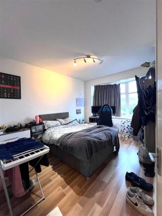 Bedroom 1.jpg