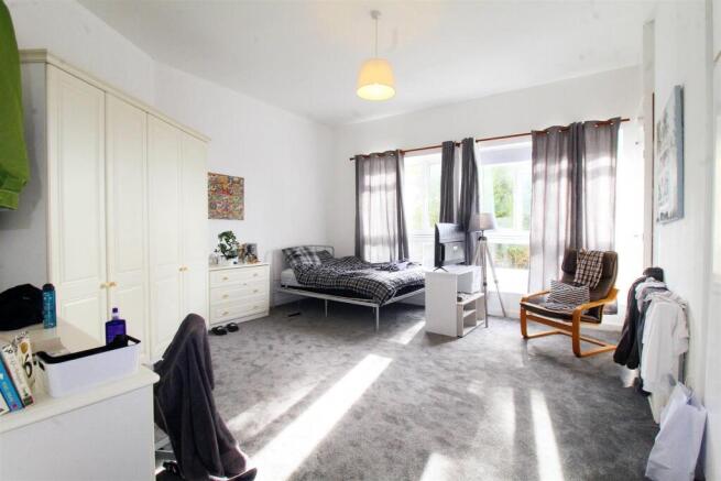 Bedroom 1.jpg
