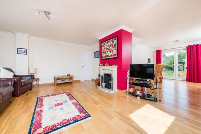 4 Bedroom Detached House For Sale In Cherington The Downs