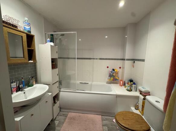 3 birch - bathroom