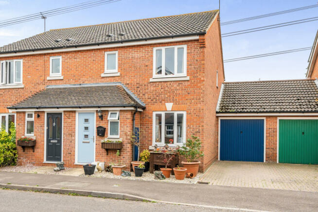 3 bedroom semi detached house for sale in Dagdale Drive Didcot