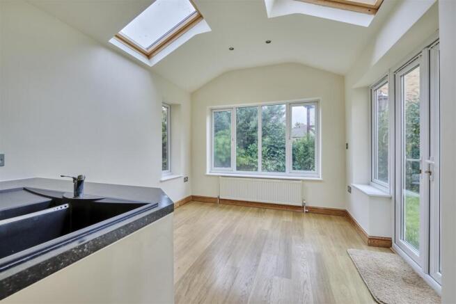 15 Sutton Rd Oundle-13.jpg