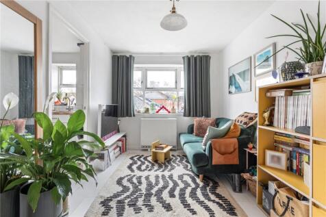 Molyneux Drive, London, SW17