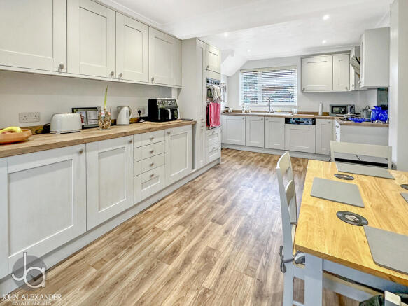 20251118_10334608...