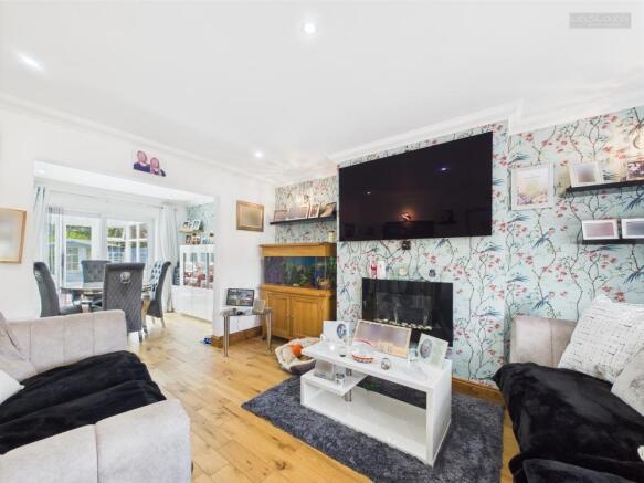 Lounge/Dining Room