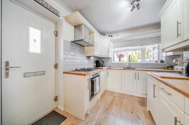 1360695-6-68da8babe662b