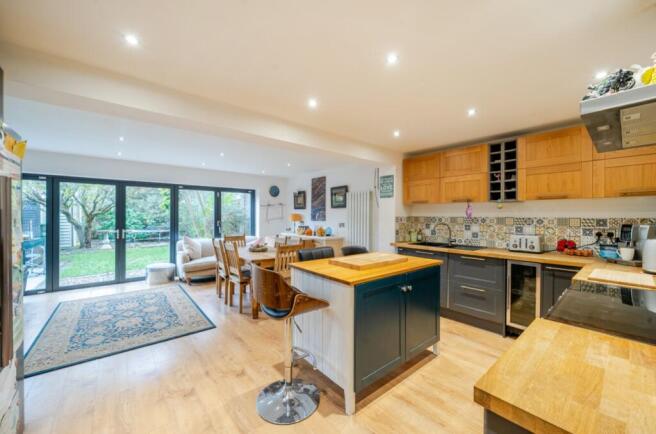 1374066-9-690b632fbe81d